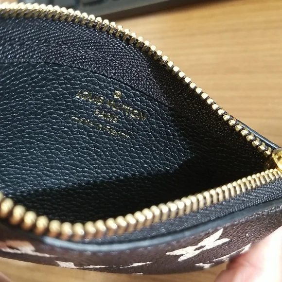 Louis Vuitton Key Pouch - Picture 6 of 9